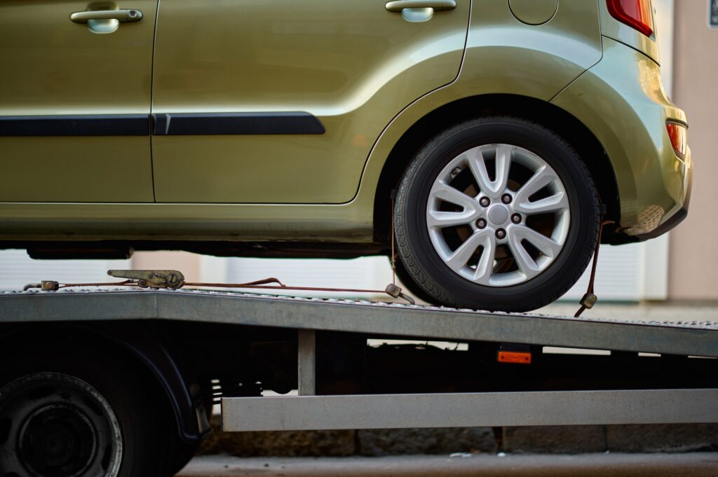Flatbed Towing vs. Hook and Chain Towing for Junk Cars